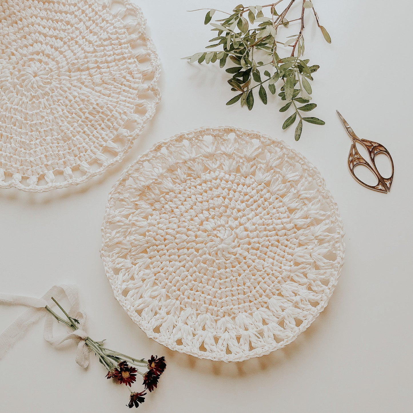 Crochet Pattern: Underplates in Raffia